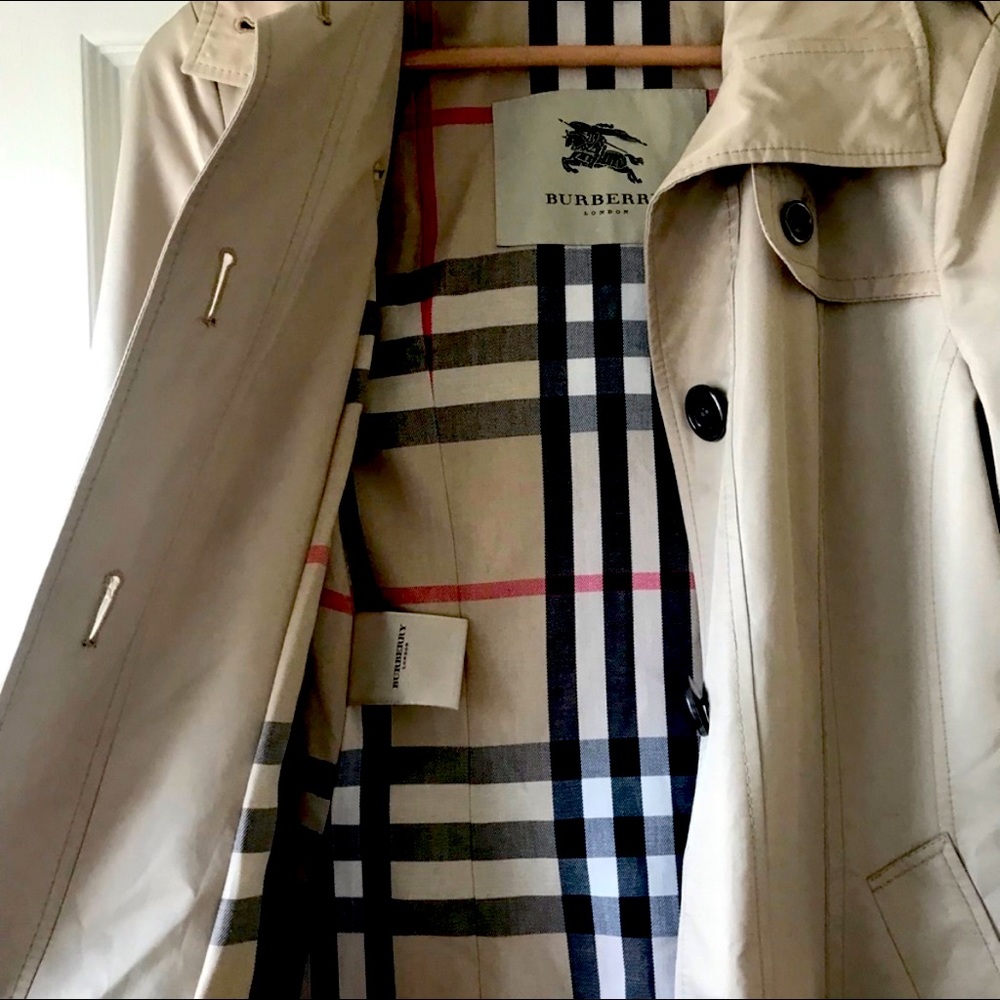 Beautiful Vintage Burberry trench coat!
